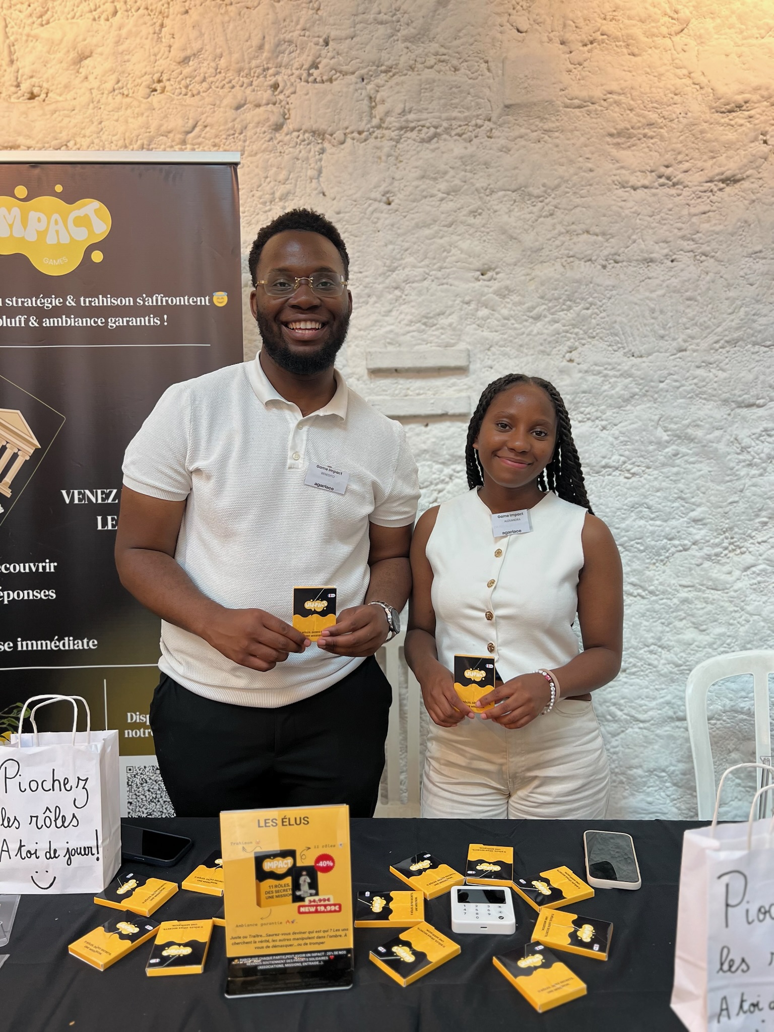 Équipe Game Impact présentant le jeu Les Élus